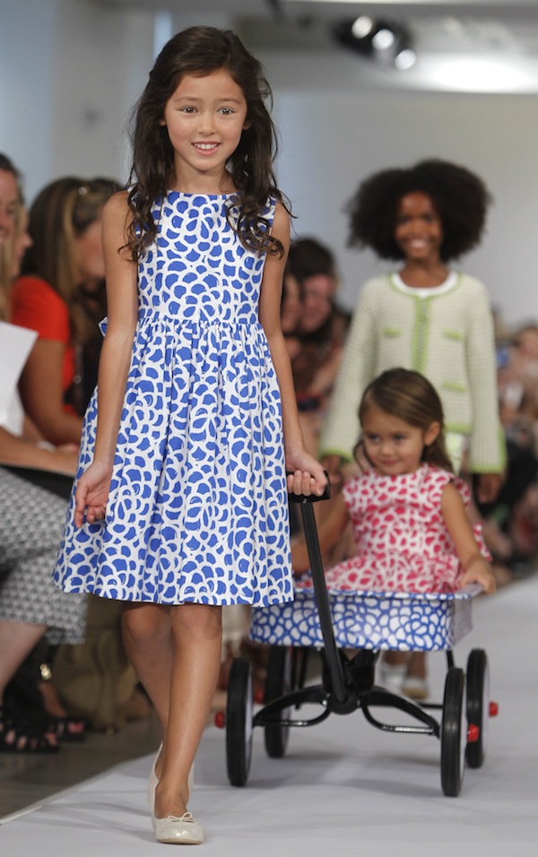 fashion_oscar_de_la_renta_childrenswear_spring_2013_a7355fdf69884a48be92e6d5d7ef2a191