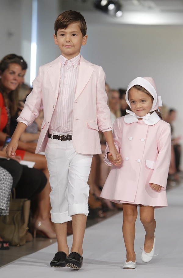 fashion_oscar_de_la_renta_childrenswear_spring_2013_ecd9994ca1c34ddd93b321dd03ade5711